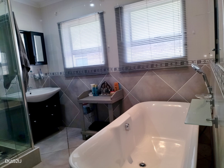 4 Bedroom Property for Sale in Tergniet Western Cape